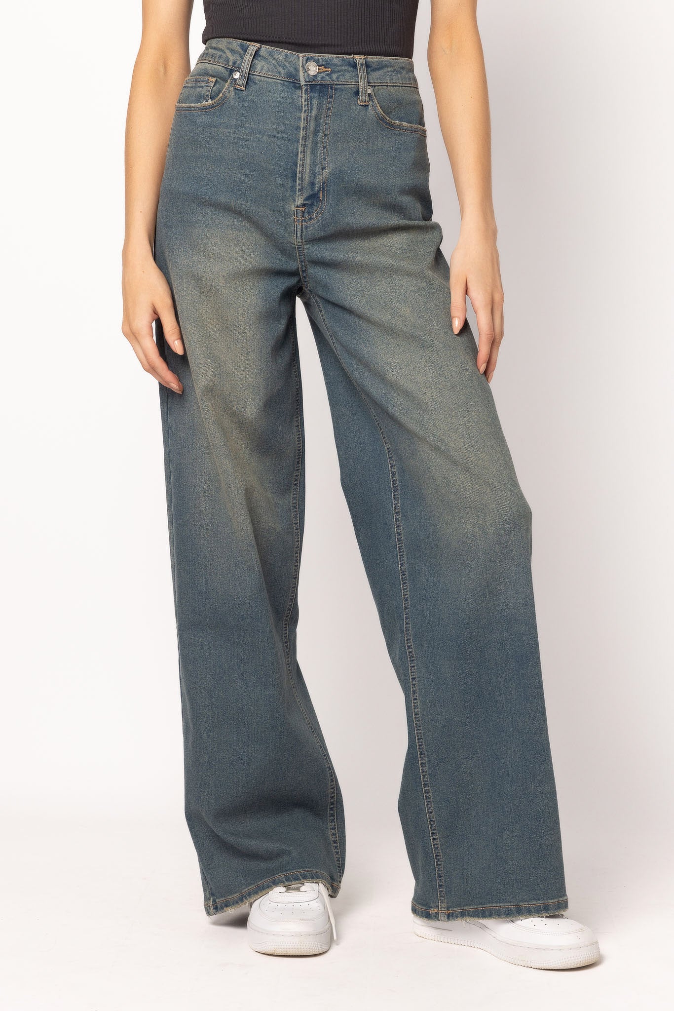 Almost Famous Ultra 90's High-Rise Wide-Leg Jeans in Mid Wash