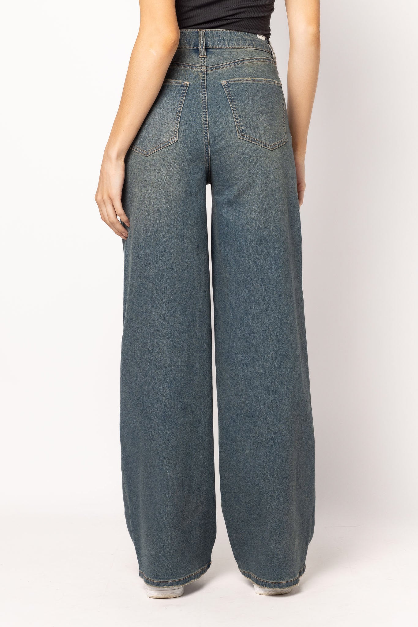 Almost Famous Ultra 90's High-Rise Wide-Leg Jeans in Mid Wash