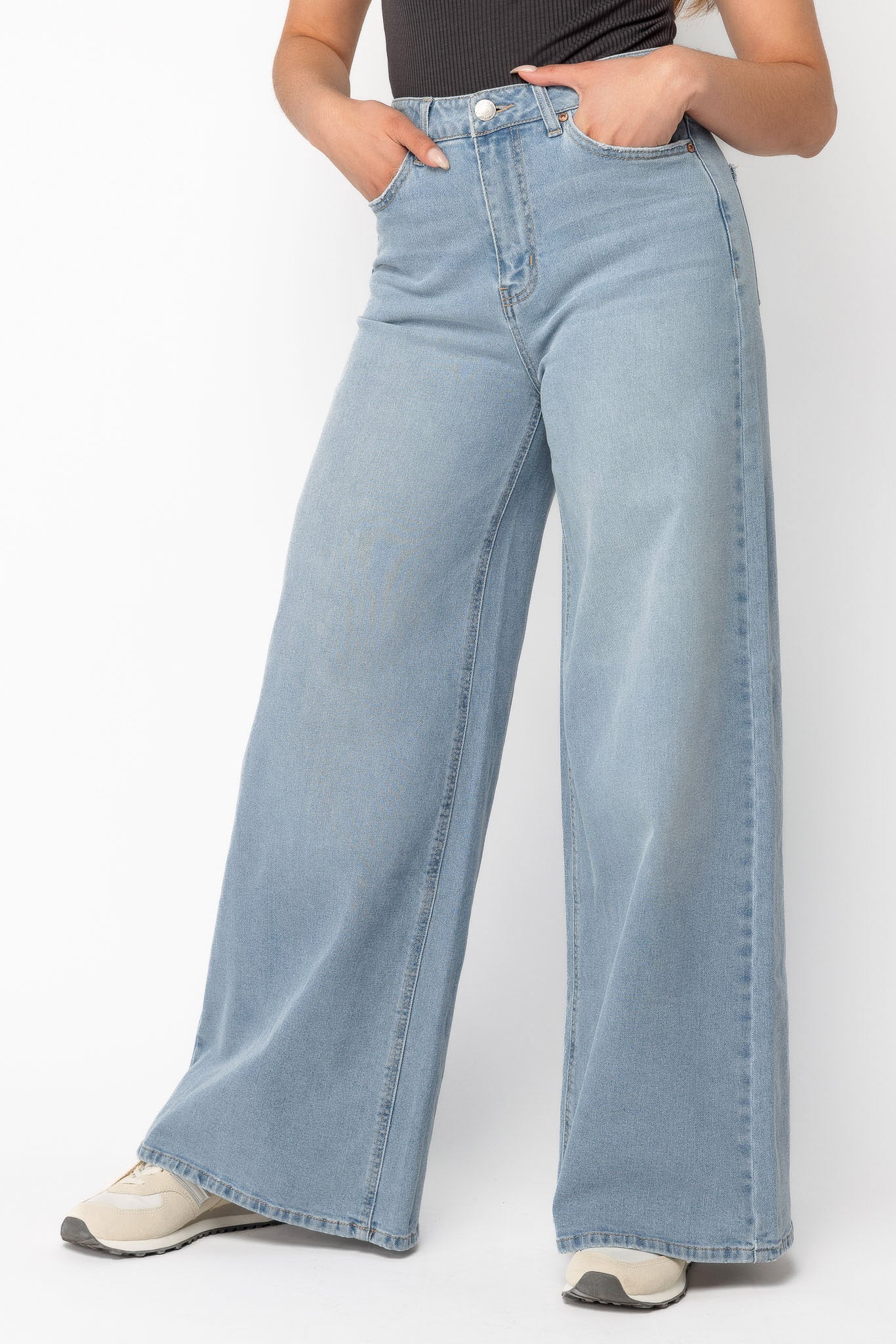 Almost Famous High-Rise Palazzo Jean in Mid-Light Wash