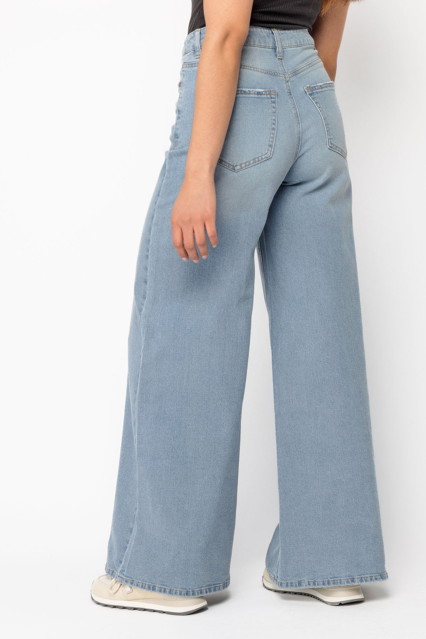 Almost Famous High-Rise Palazzo Jean in Mid-Light Wash