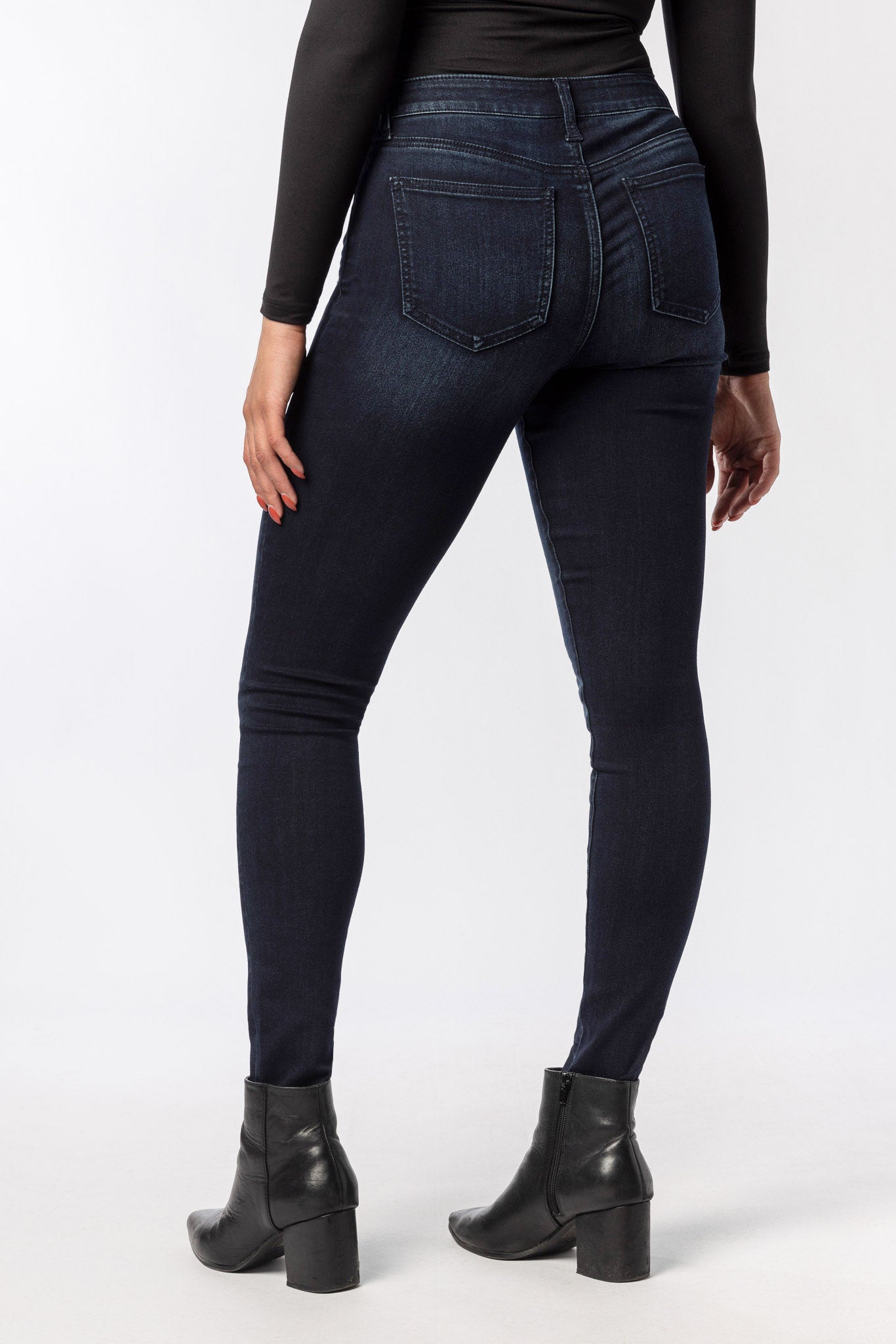 Celebrity Pink Dark Wash Mid-Rise 30" Skinny