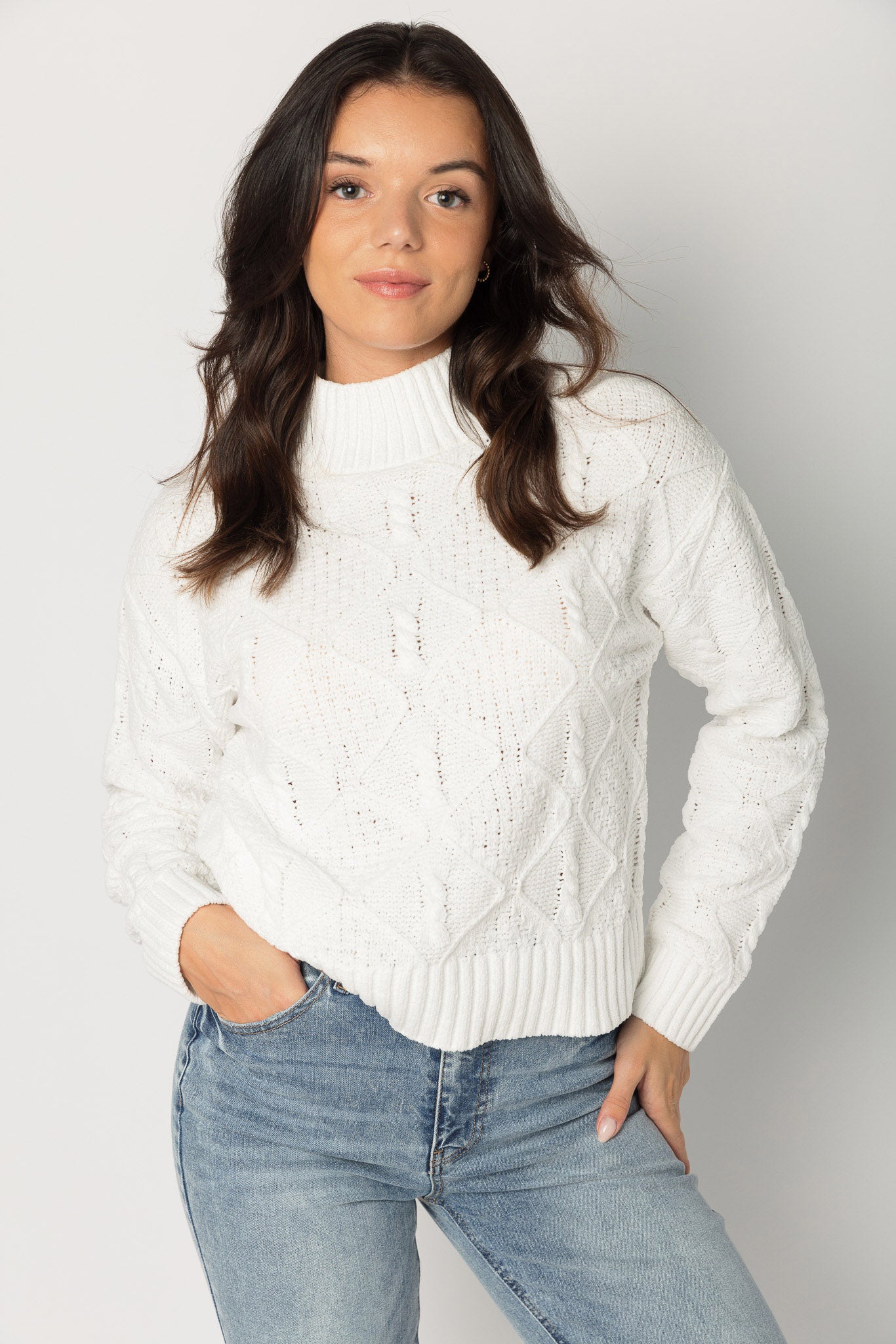 Dull Chenille Mock-Neck Sweater with Cable Stitches