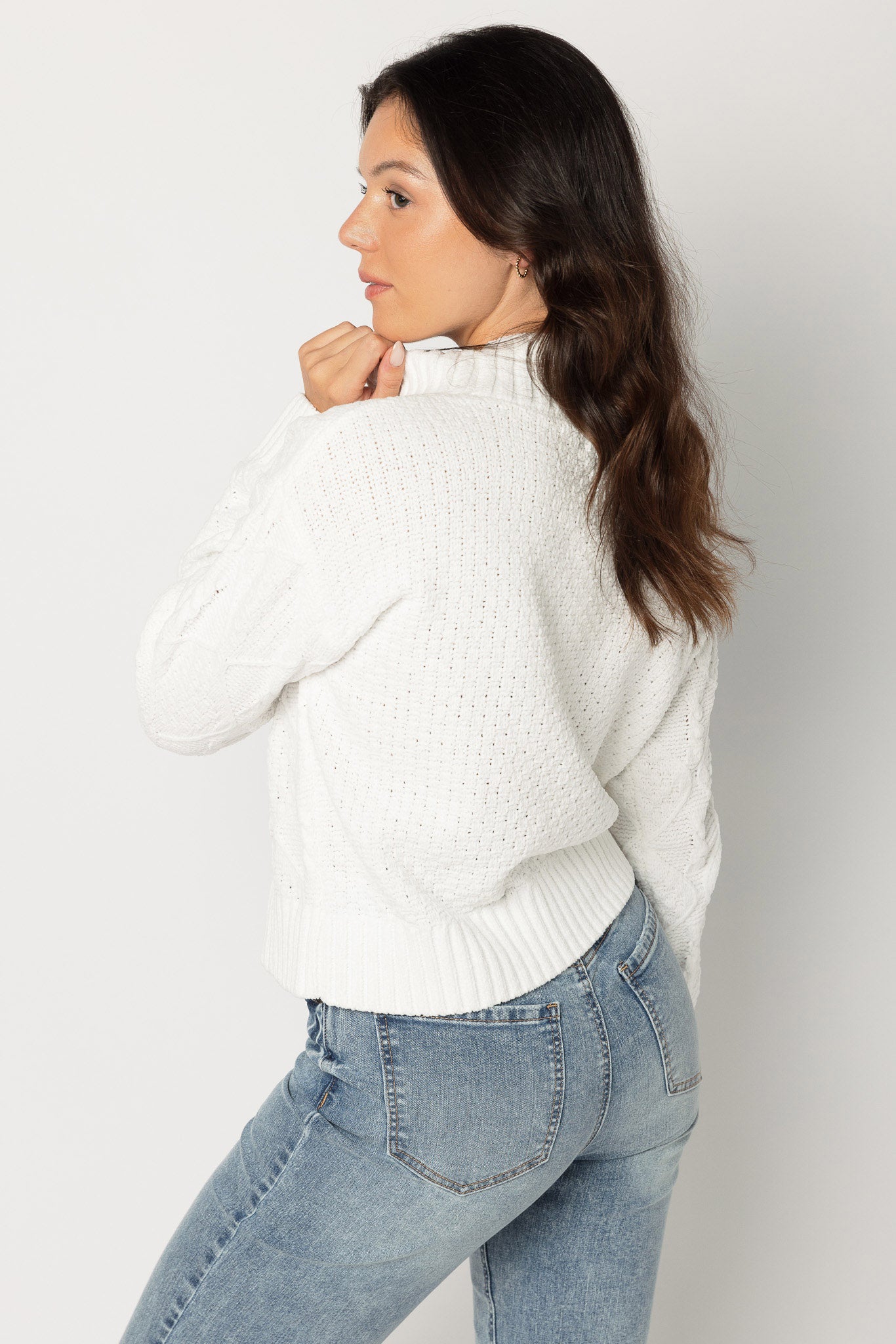 Dull Chenille Mock-Neck Sweater with Cable Stitches