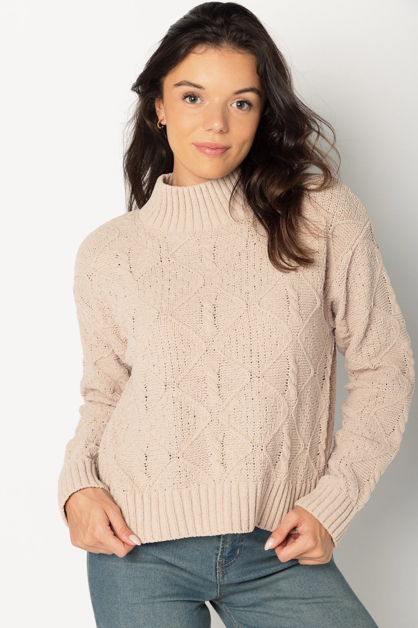 Dull Chenille Mock-Neck Sweater with Cable Stitches