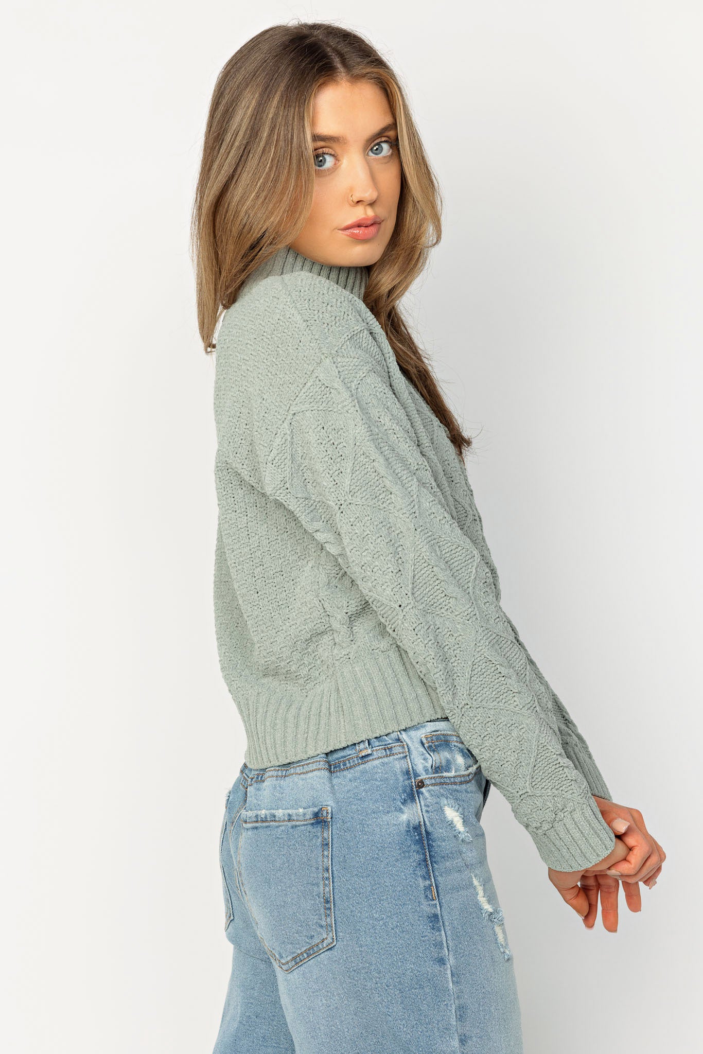 Dull Chenille Mock-Neck Sweater with Cable Stitches