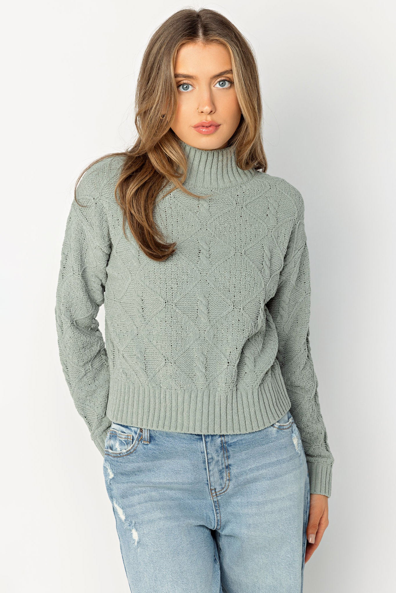 Dull Chenille Mock-Neck Sweater with Cable Stitches