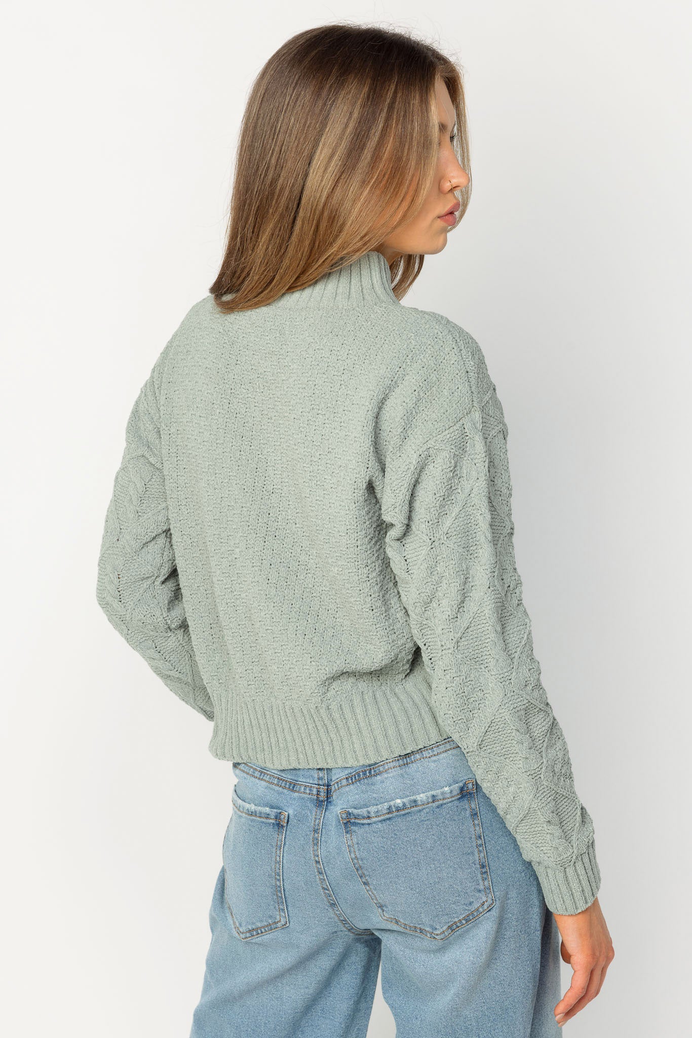 Dull Chenille Mock-Neck Sweater with Cable Stitches